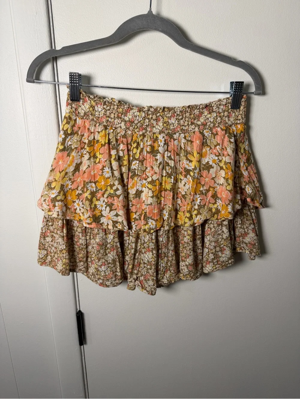 American Eagle Women’s Floral Smocked Shorts | Boho Ruffle | Small | GUC